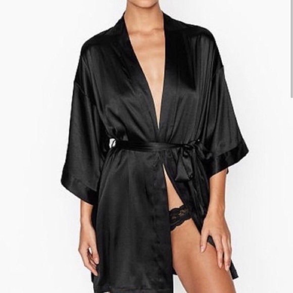Victoria’s Secret Silky Satin Black Kimono Sleeve Belted Robe W/ Pockets Sz S/M - Picture 2 of 15
